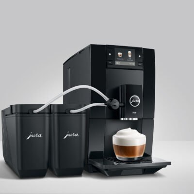 JURA A8 met Dual Milk Adapter en twee Cool Control Slim melkkoelers, toepassingsvoorbeeld
